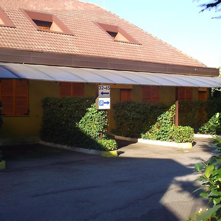 Hotel Motel Ovest Vittuone Exterior foto