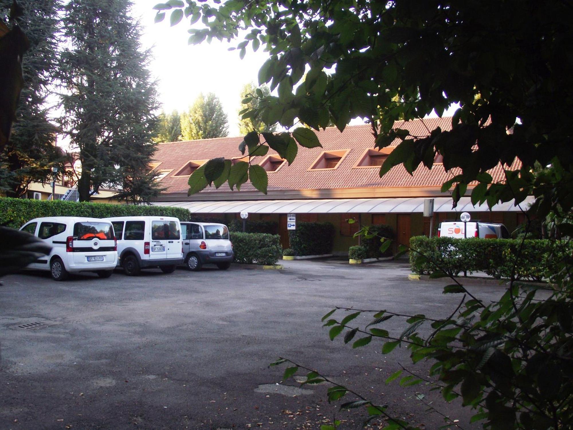 Hotel Motel Ovest Vittuone Exterior foto