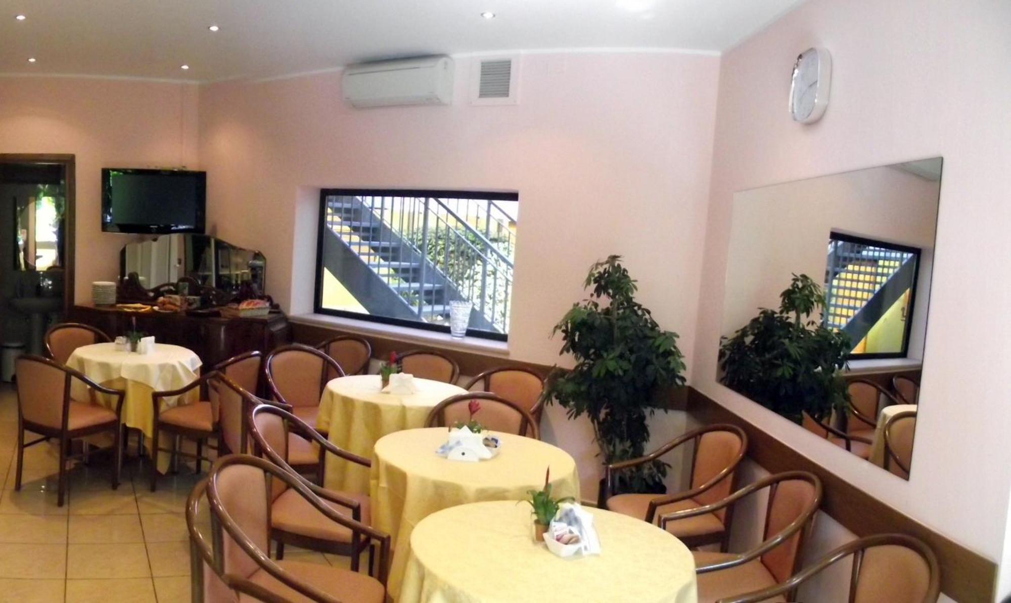Hotel Motel Ovest Vittuone Exterior foto