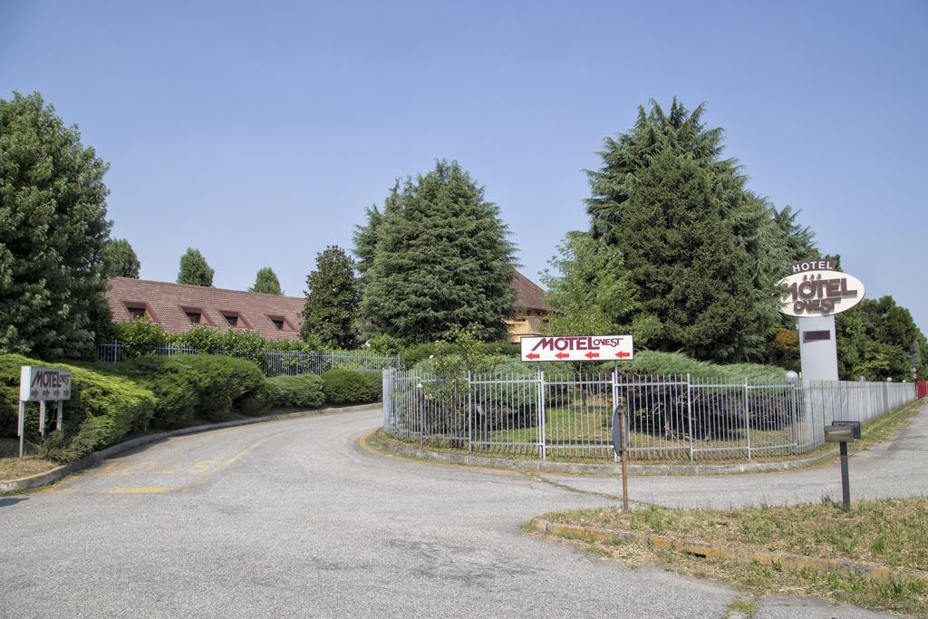 Hotel Motel Ovest Vittuone Exterior foto