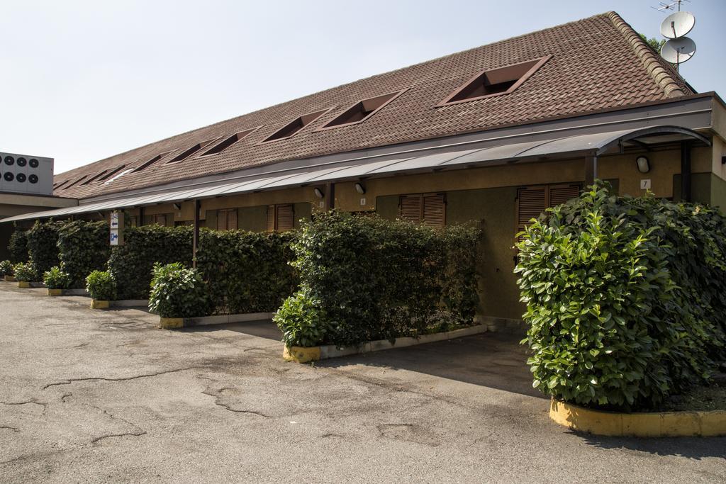 Hotel Motel Ovest Vittuone Exterior foto