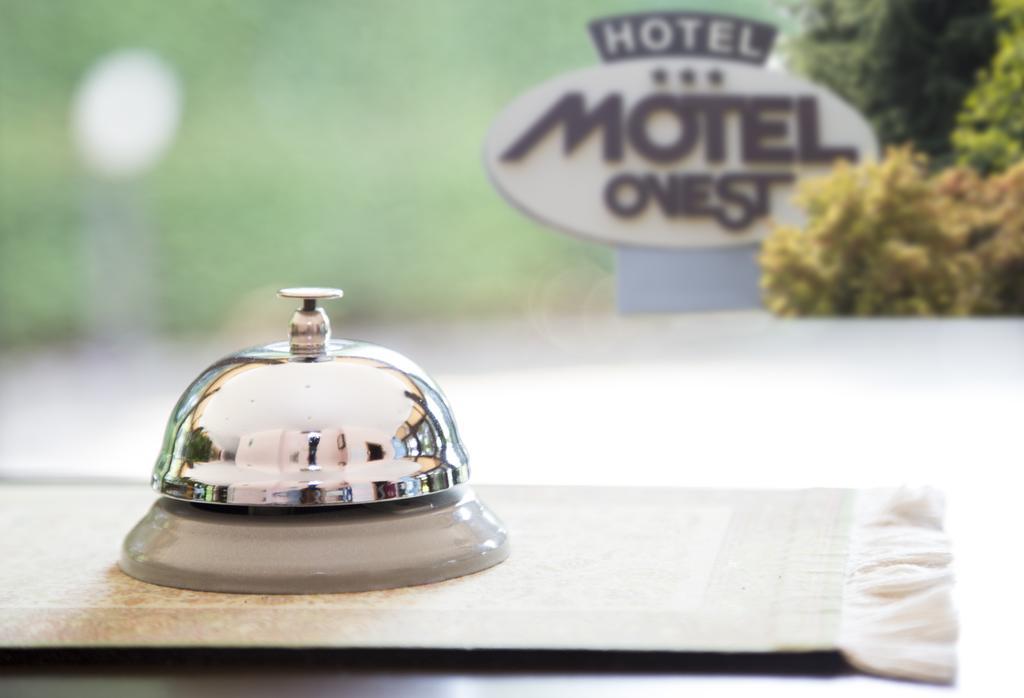 Hotel Motel Ovest Vittuone Exterior foto
