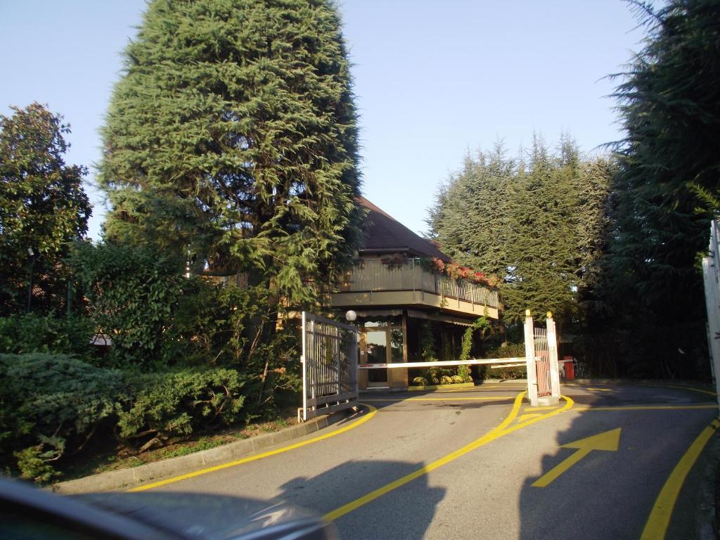 Hotel Motel Ovest Vittuone Exterior foto
