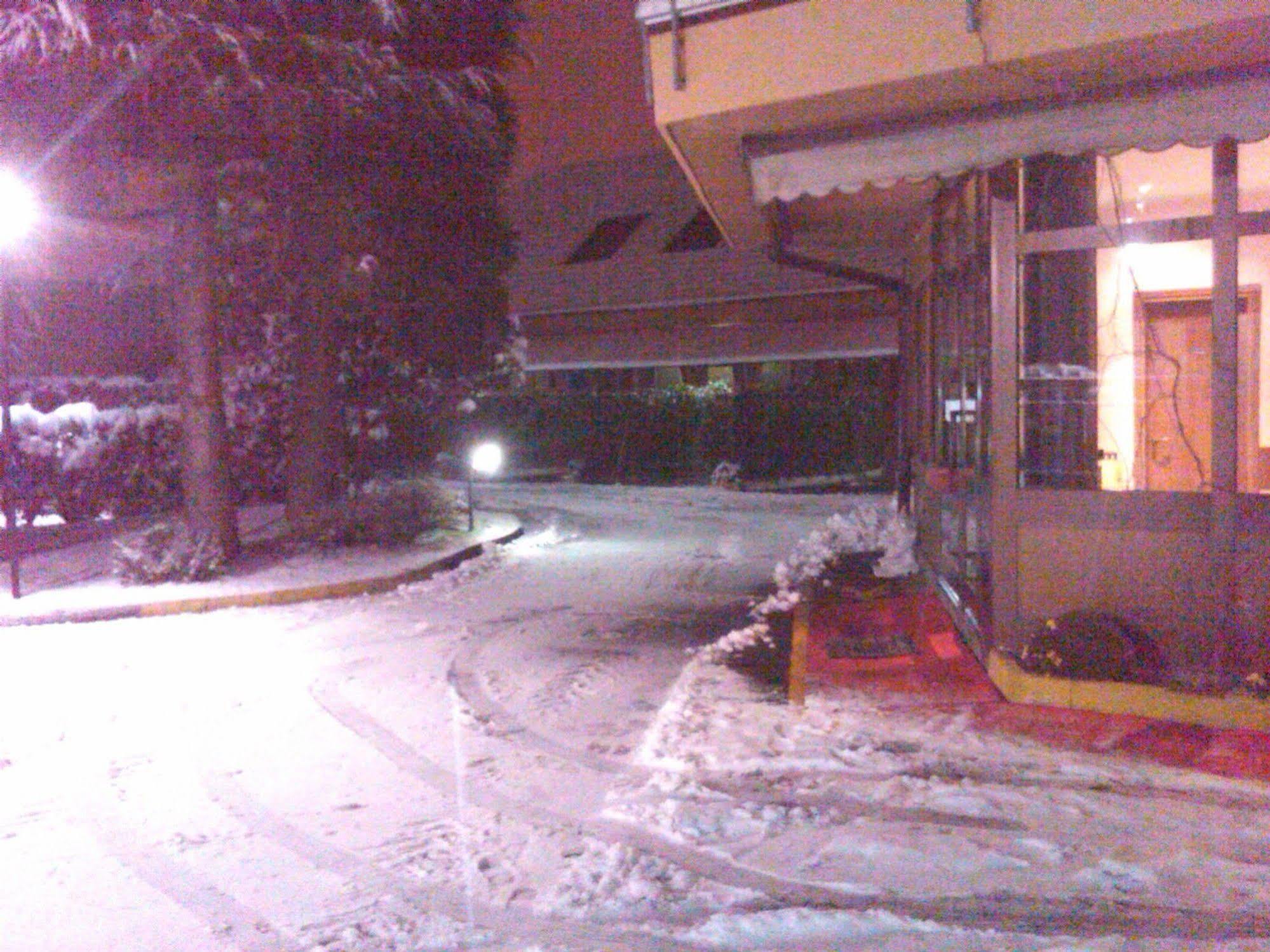 Hotel Motel Ovest Vittuone Exterior foto