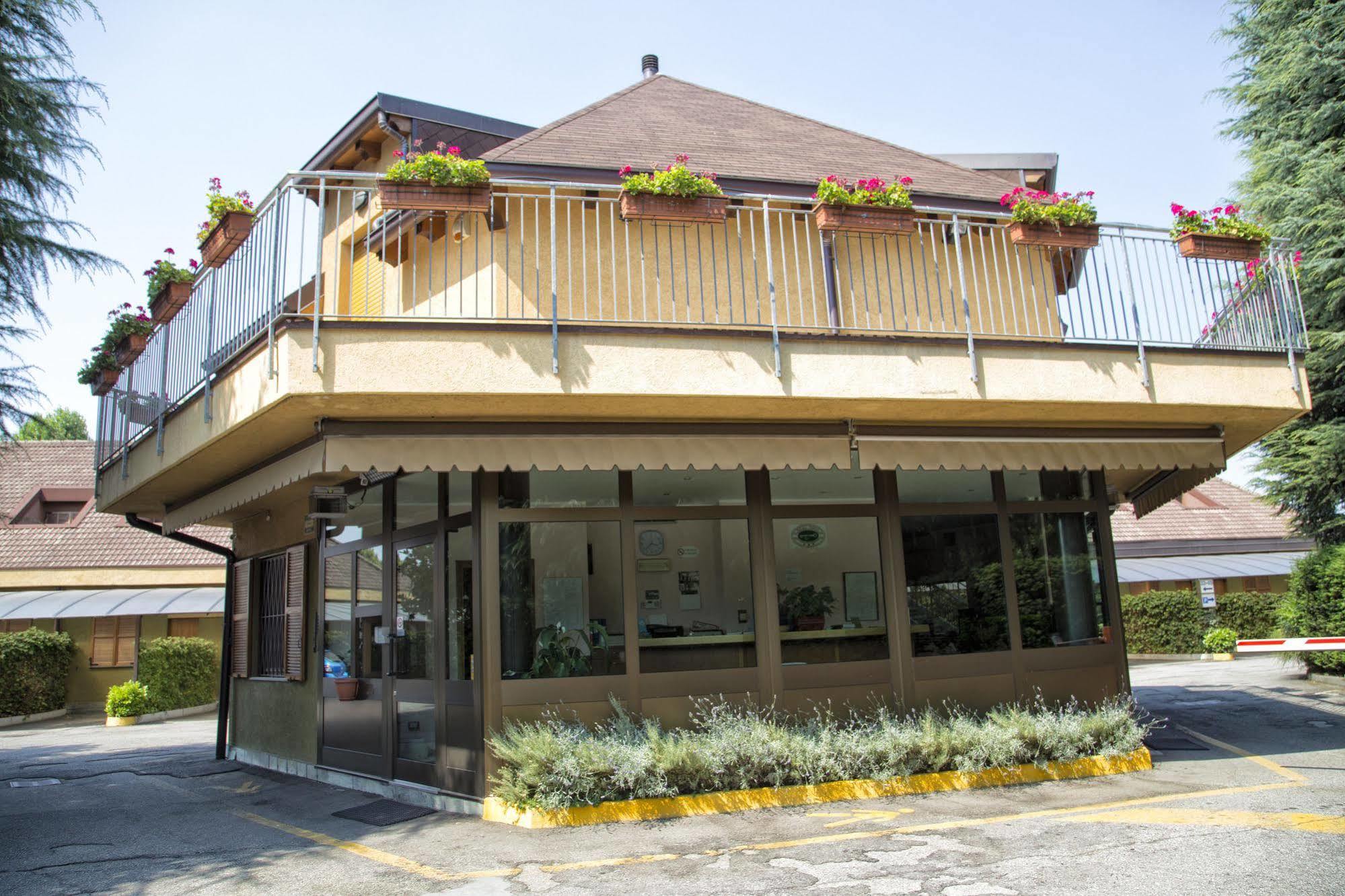 Hotel Motel Ovest Vittuone Exterior foto