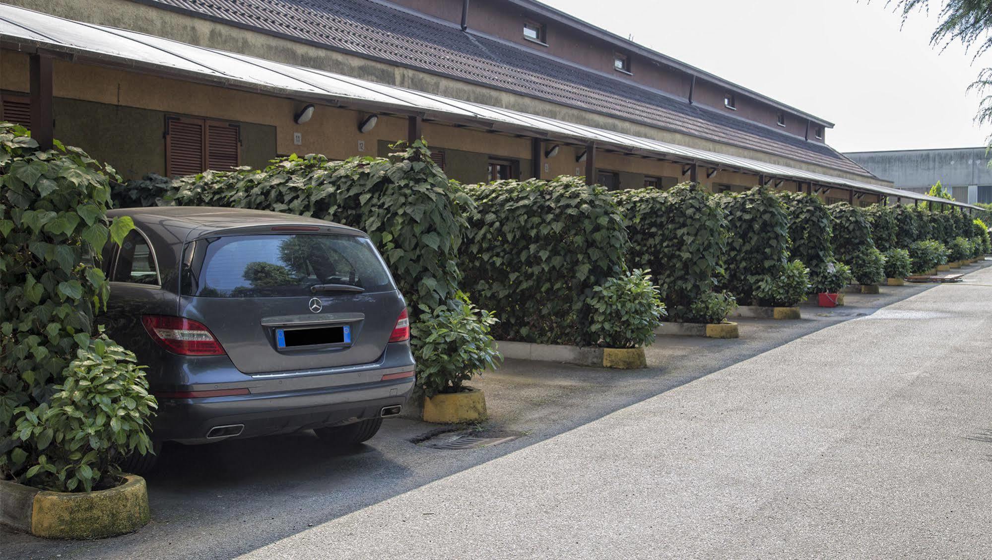 Hotel Motel Ovest Vittuone Exterior foto