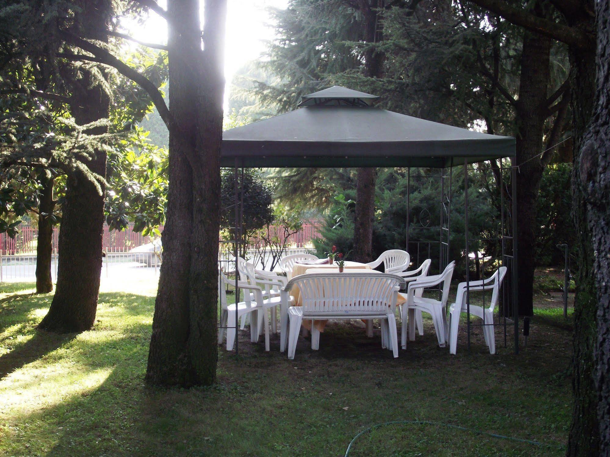Hotel Motel Ovest Vittuone Exterior foto